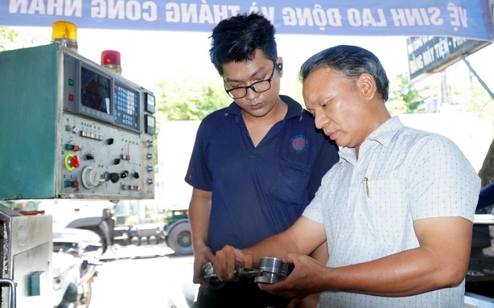 'Kỹ sư chân đất' và những phát minh hiện đại hóa đội tàu đánh bắt xa bờ