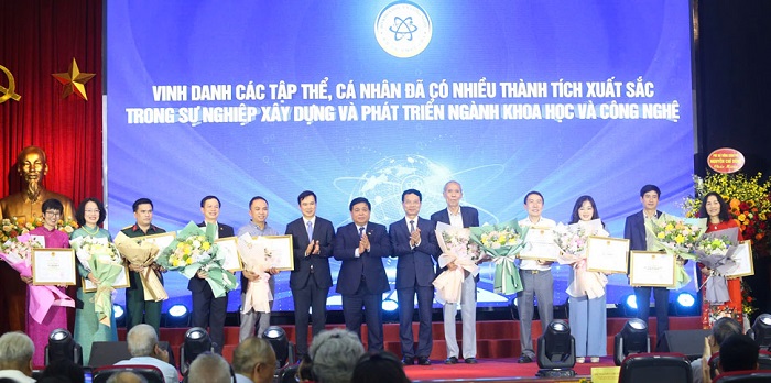 Khoa học công nghệ phải đi vào cuộc sống, giải những bài toán lớn của quốc gia