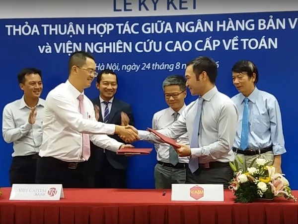 Đầu tư 10.000-15.000 USD mỗi năm để mời các nhà khoa học hàng đầu