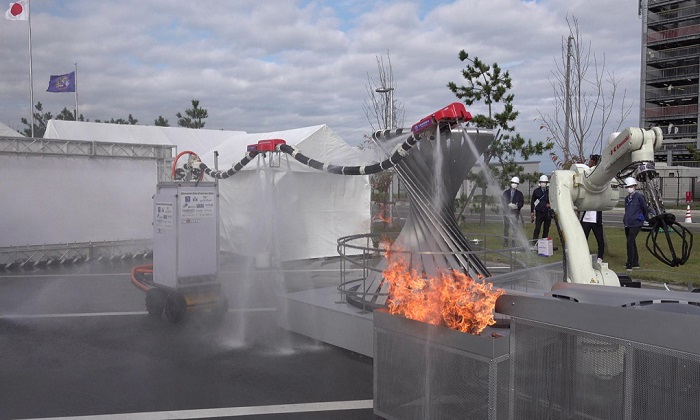 Robot rồng bay phun nước chữa cháy