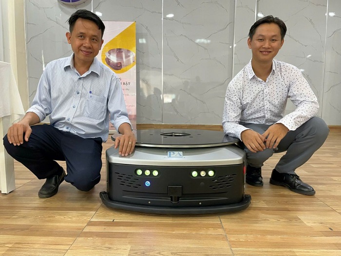 Kỹ sư Việt chế tạo robot tự hành trong nhà máy