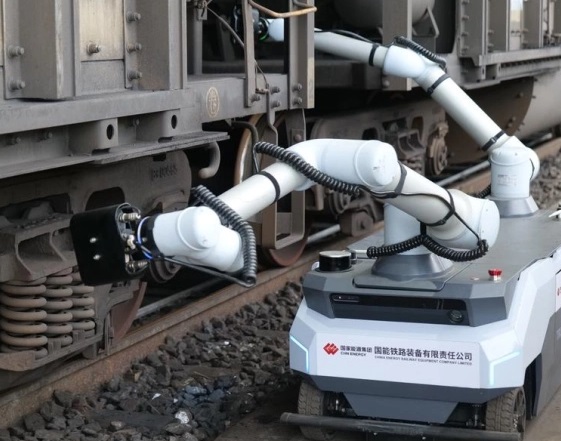 Trung Quốc triển khai robot kiểm tra tàu hỏa thông minh
