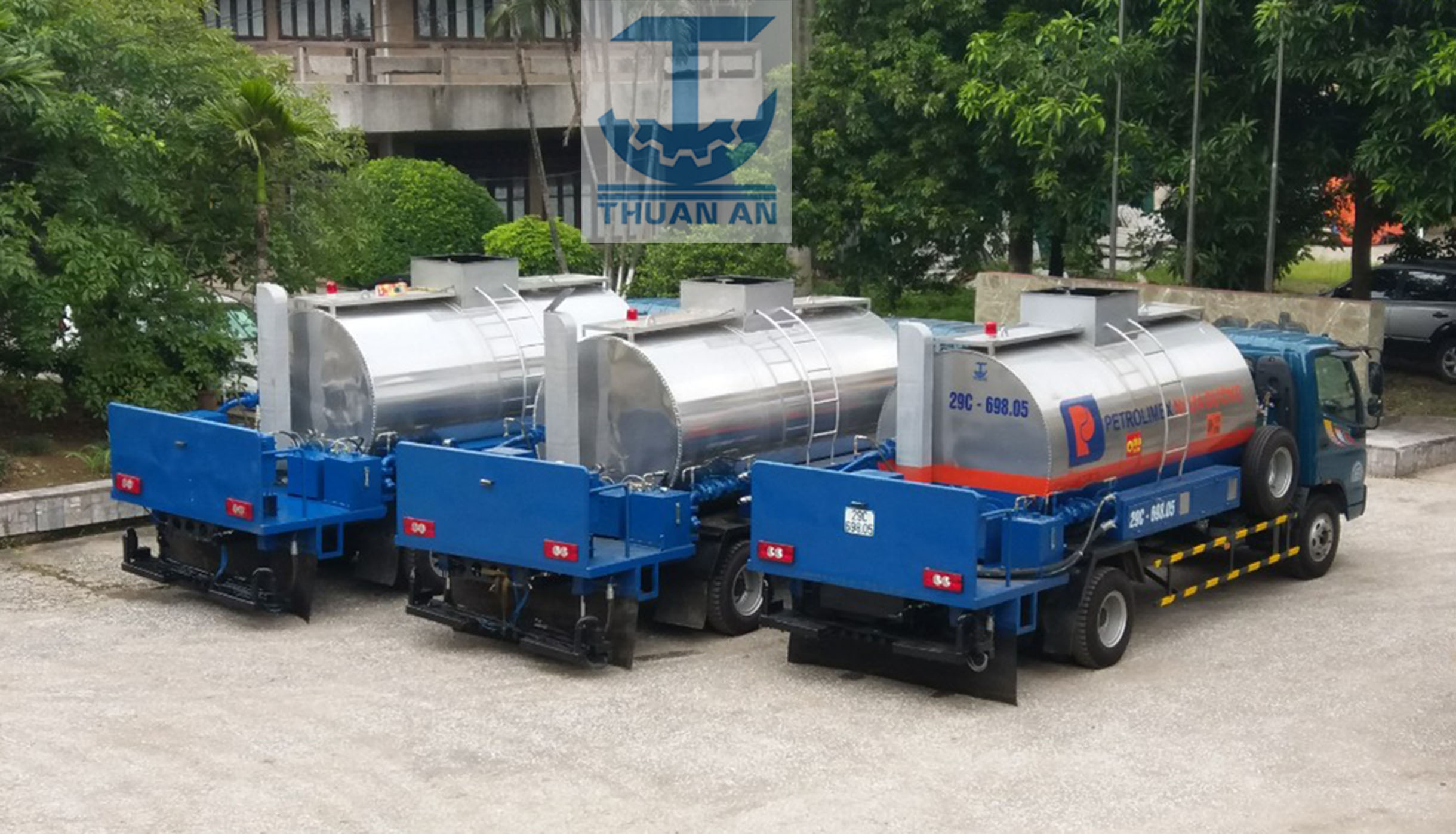 Xe phun tưới nhựa đường 5m3