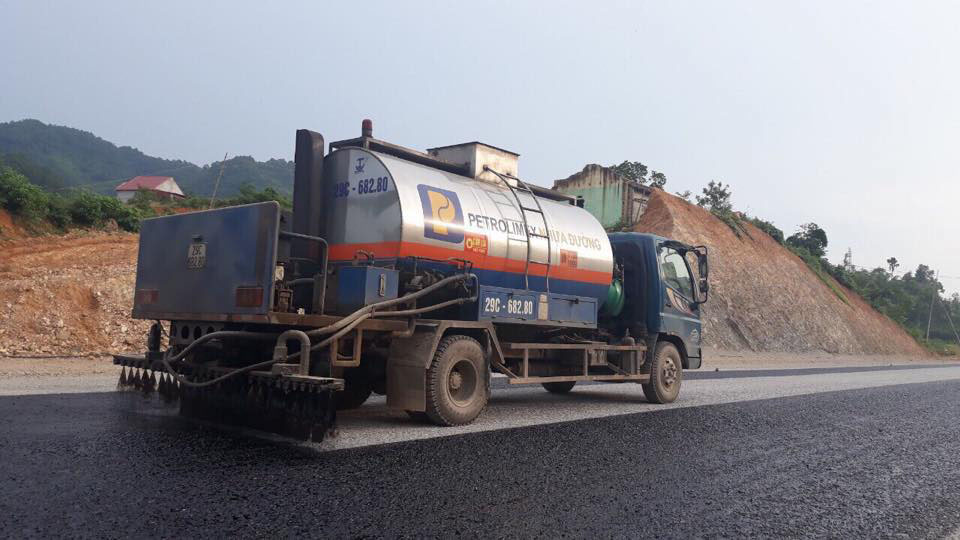 Xe phun tưới nhựa đường 5m3