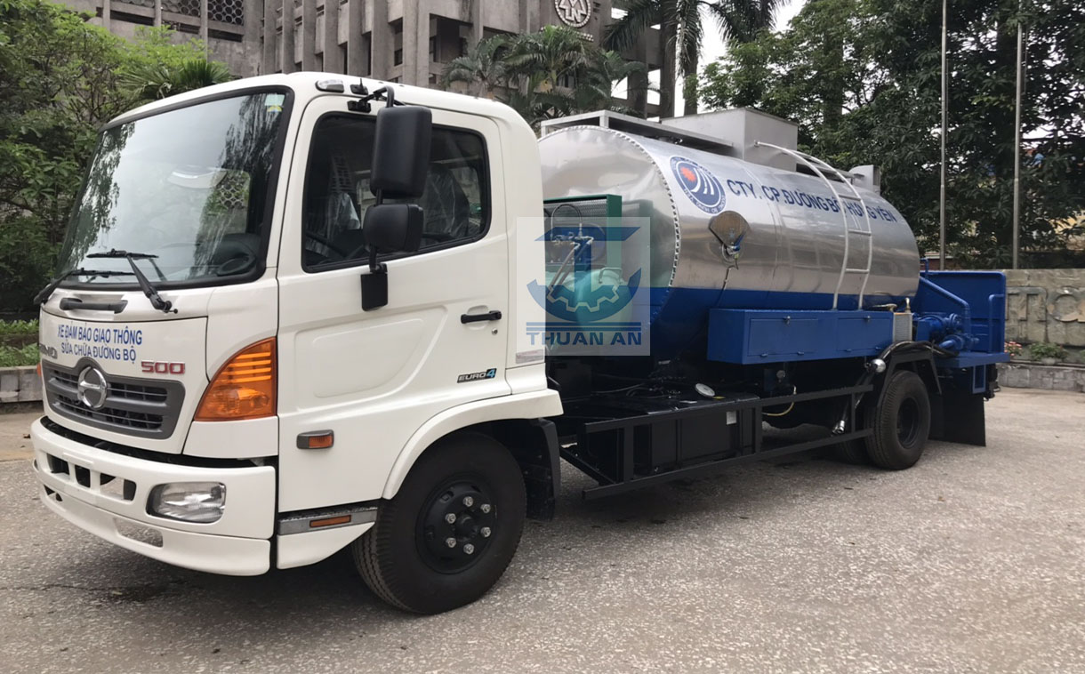 Xe phun tưới nhựa đường 5m3