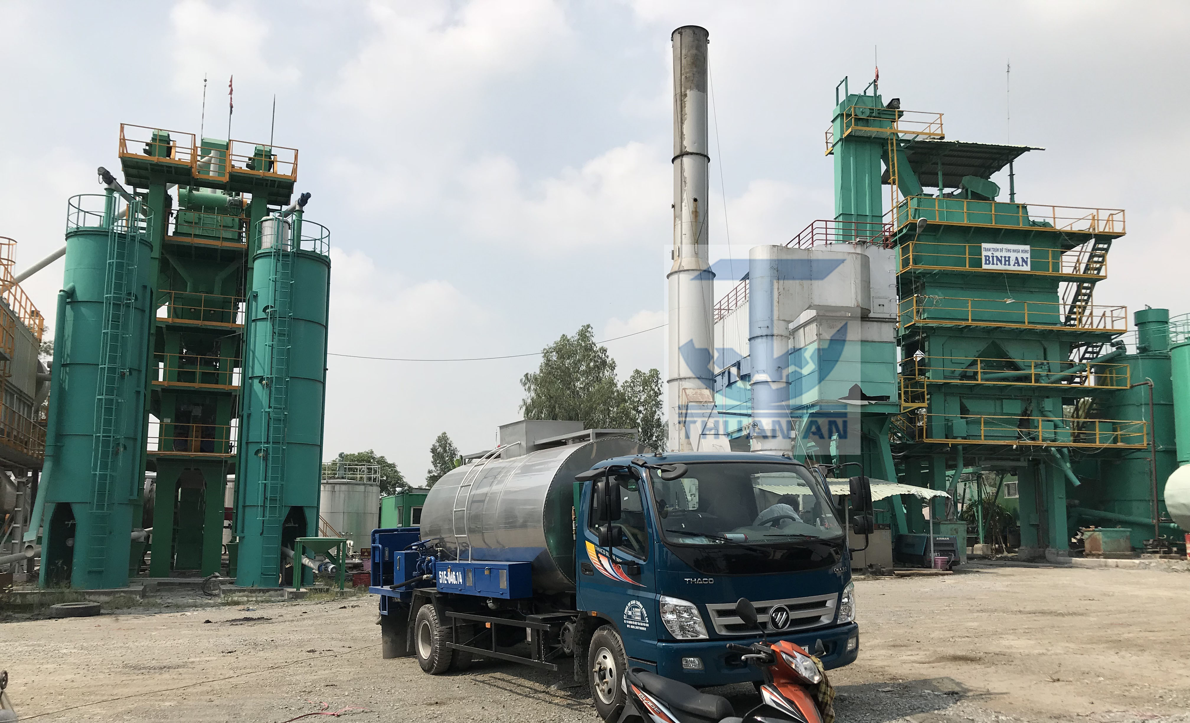 Xe phun tưới nhựa đường 5m3