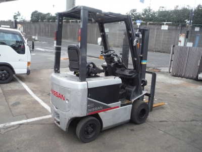 Xe nâng điện 1,5 tấn nissan ngồi lái