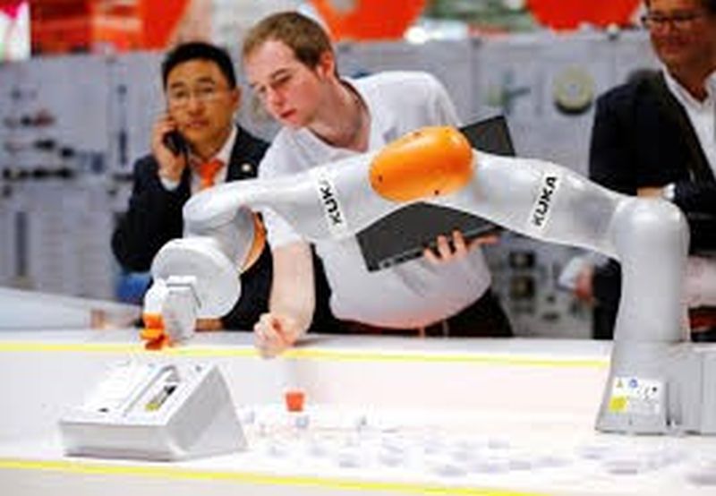 Trí tuệ nhân tạo điều khiển cánh tay robot để đóng gói các hộp và cắt giảm chi phí