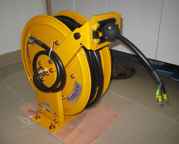 Ru lô cuốn cáp điện kiểu lò xo ALE - 415 - 3