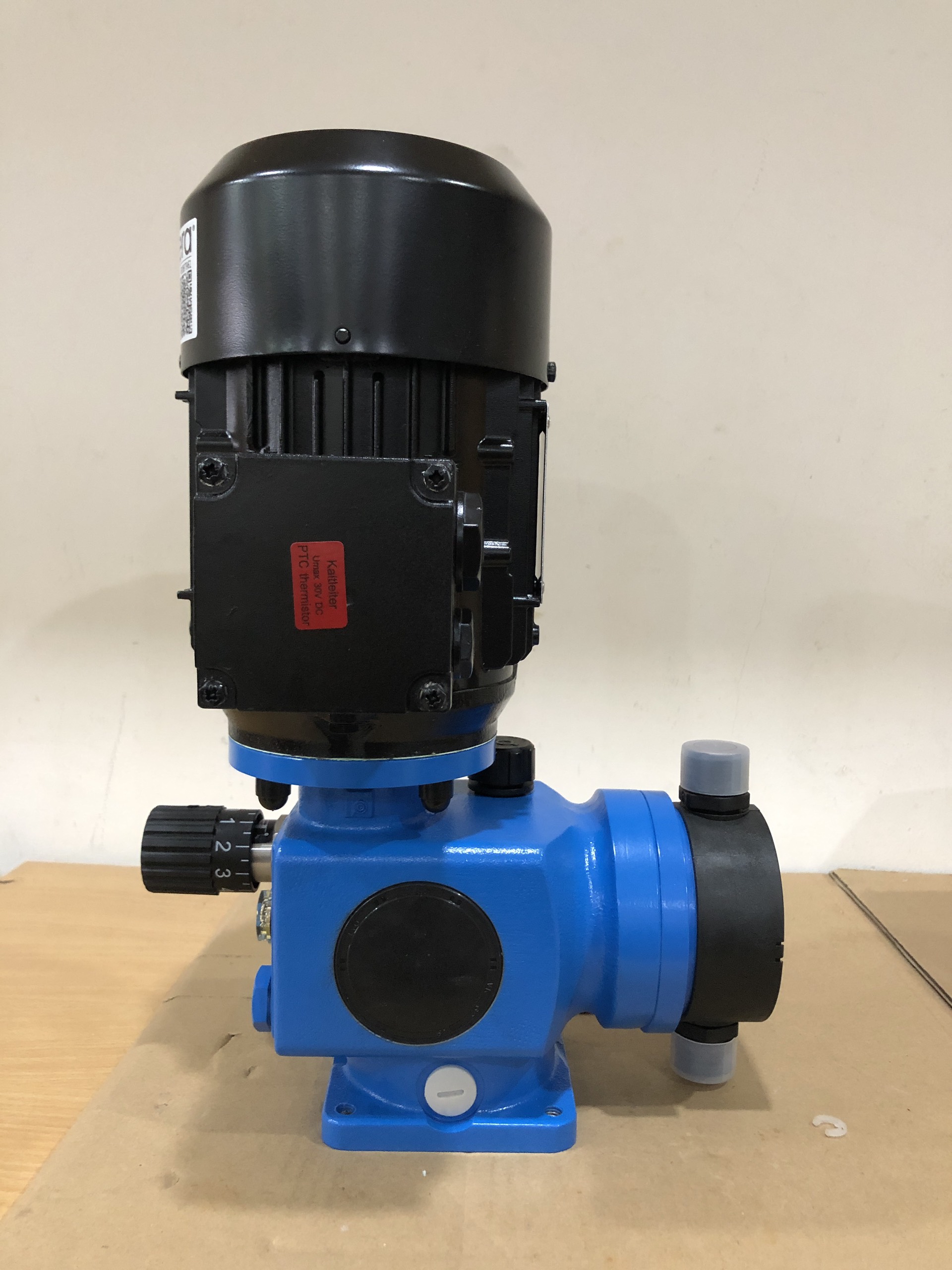 Bơm định lượng 25L/h Sera/Đức RF409.2-25e