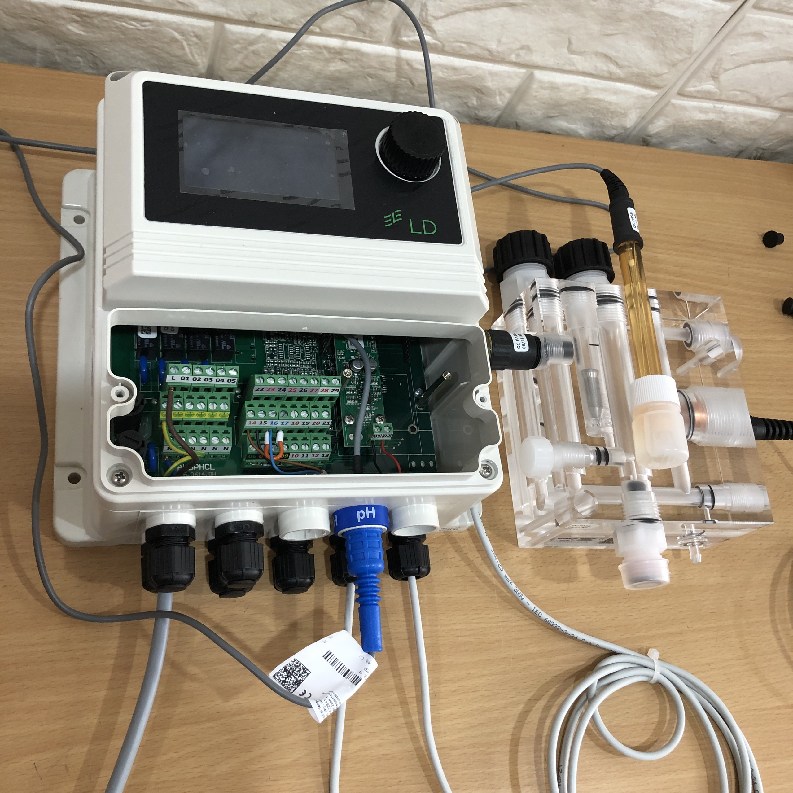Bộ Đo, Hiển Thị Và Điều Khiển pH, ORP, Clo,.., LD Multichannel PLUS