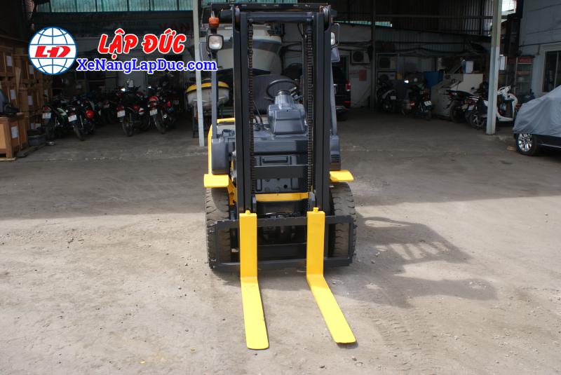 XE NÂNG DẦU 2.5 TẤN KOMATSU FD25T-17 CŨ GIÁ RẺ 