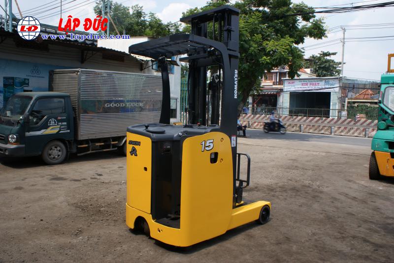 Xe nâng điện đứng lái cũ 1.5 tấn KOMATSU FB15RL# 14  giá rẻ