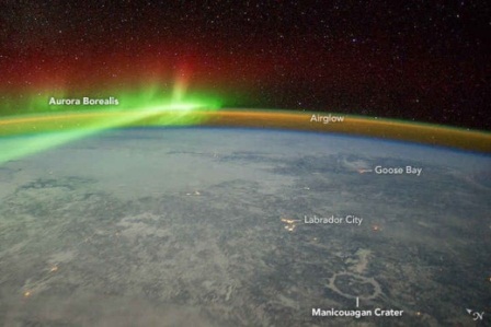 Chiêm ngưỡng ánh sáng huyền ảo của bắc cực quang được chụp từ vũ trụ