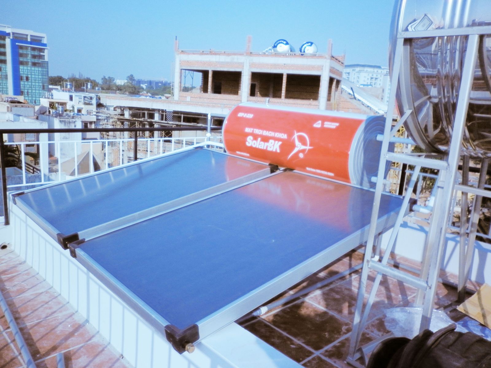 Máy nước nóng năng lượng mặt trời quy mô công nghiệp