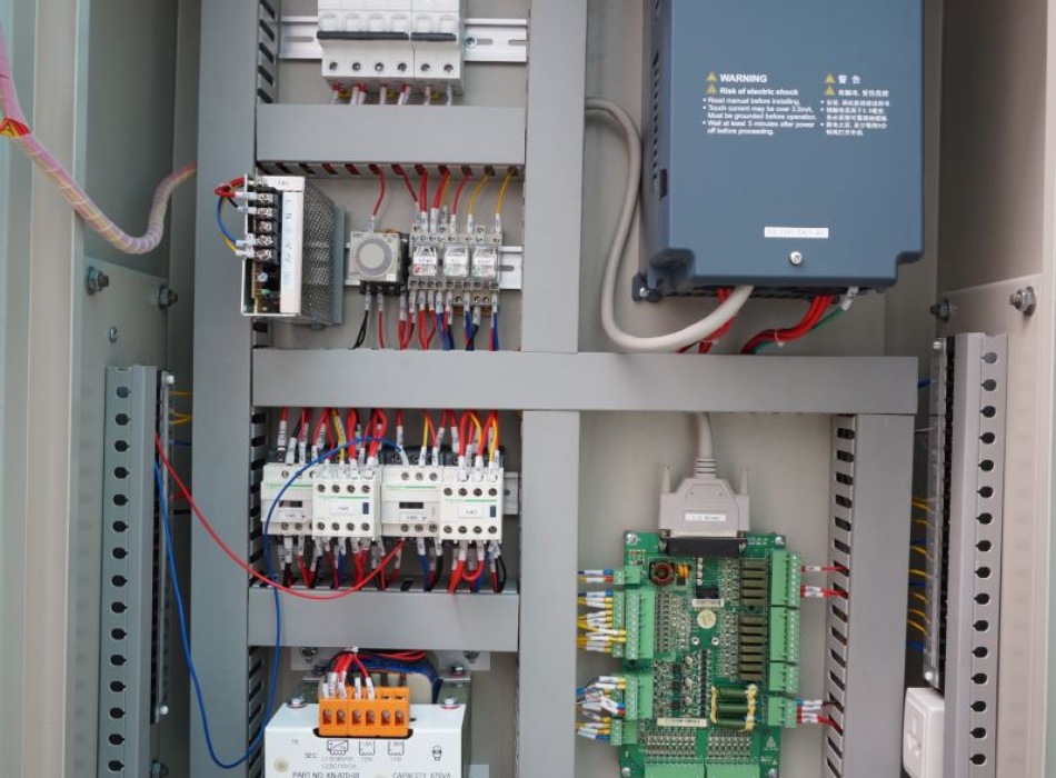 EC100 - Bộ điều khiển thang máy thông minh