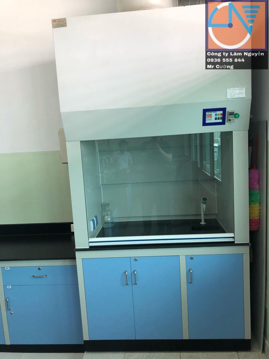 Bàn thí nghiệm trung tâm- Áp tường có tủ hút khí độc