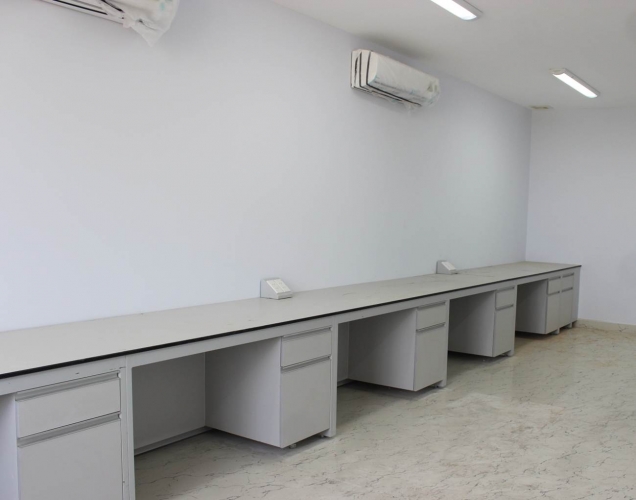 BÀN THÍ NGHIỆM ÁP TƯỜNG